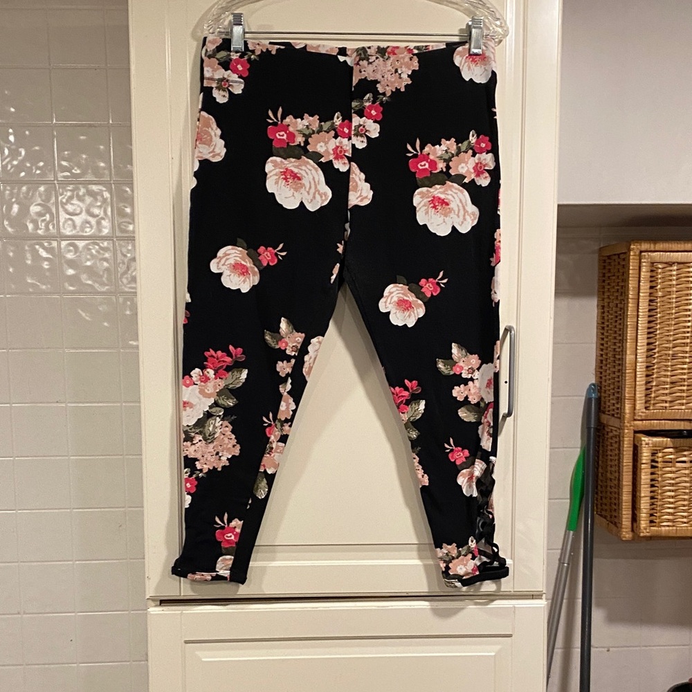 EUC Mixit Black Floral Leggings size large